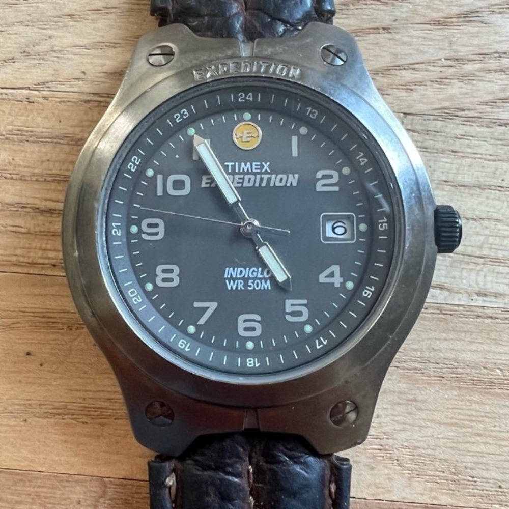 Timex expedition mens watch NEW BATTERY